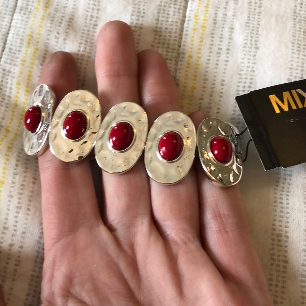NWT Costume Jewelry bracelet